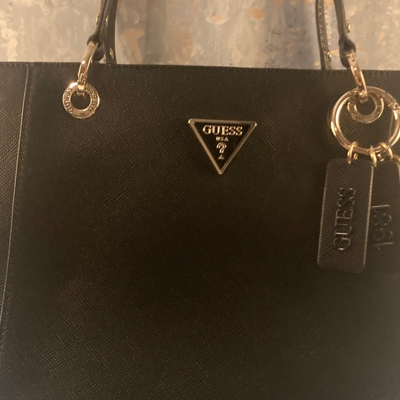 NWOT Guess Black Noelle Tote with Logo Charm - Picture 1 of 11